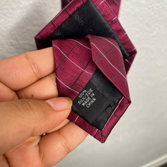 Calvin Klein Mens One Size Silk Burgundy Red Diagonal Striped Pattern Neck Tie - Picture 3 of 5